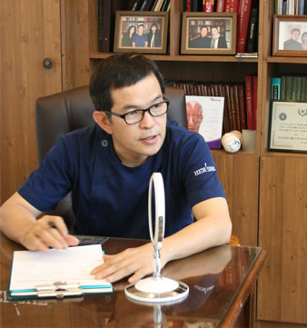 郑永春院长接受求美者咨询